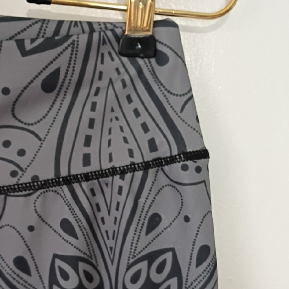 Women's Gray and Black Tree Pattern Leggings Size Medium Athletic Boho Hippie - Picture 7 of 11